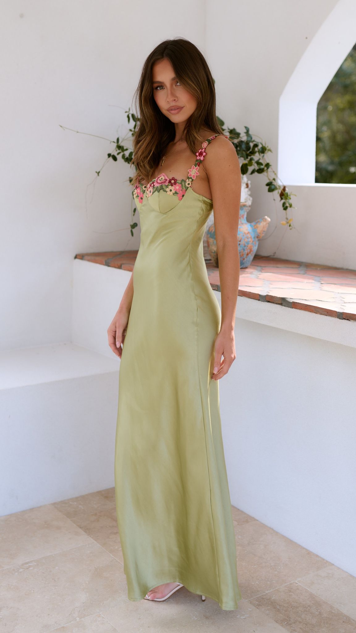 Chelsey - Maxi abito con dettaglio floreale